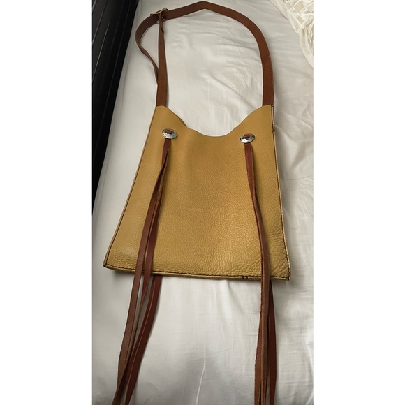 Pale yellow pebbled leather crossbody bag - Picture 5 of 5